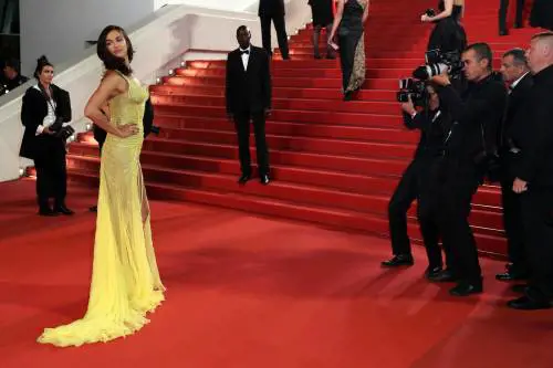 Irina a Cannes due mesi dopo la gravidanza