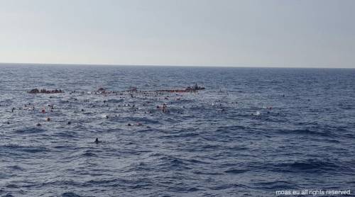Migranti, nave affonda in Egeo: nove morti, tra cui sei bambini