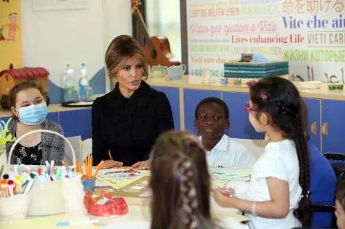 Melania Trump visita i piccoli pazienti del "Bambin Gesù"