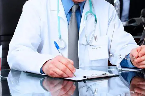 Medici di base in ferie senza sostituto: "11 milioni senza cure"