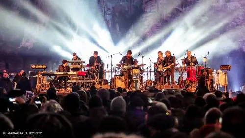 Dire Straits Legacy, musica rock e solidarietà per Telethon