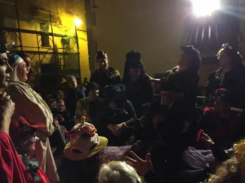 Quei "femminielli" dei Quartieri spagnoli di Napoli