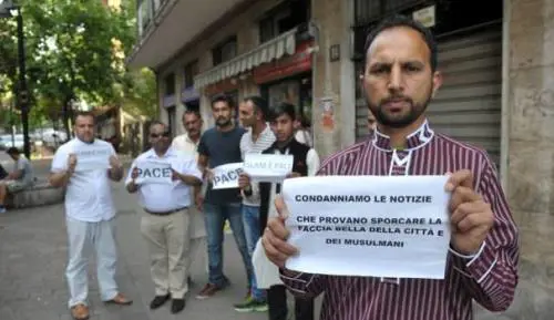 "Ha esultato per la strage": gli incendiano il bar ma era una bufala
