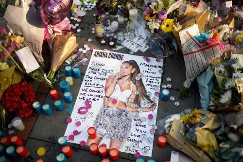 Strage di Manchester, mamma viva per miracolo grazie al cellulare