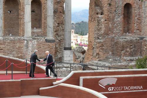 Sull'ambiente ci sono troppe facce di bronzo