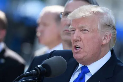 Ma cosa ha scritto Trump? ​Il refuso nel tweet è un giallo