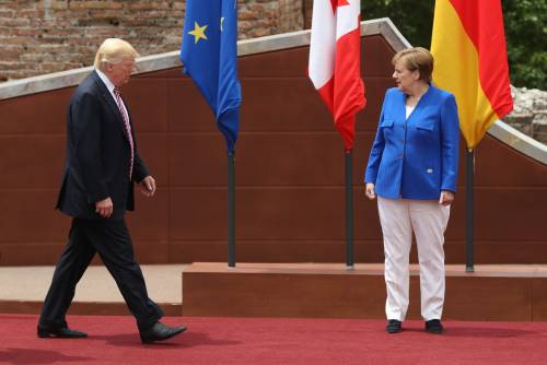 Merkel fa muro contro Trump "Di lui non ci si può più fidare"