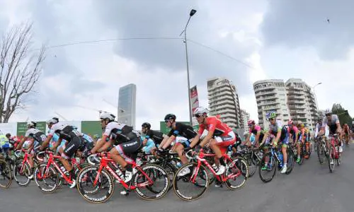 Milano punta sulle bici tra ciclabili e proteste