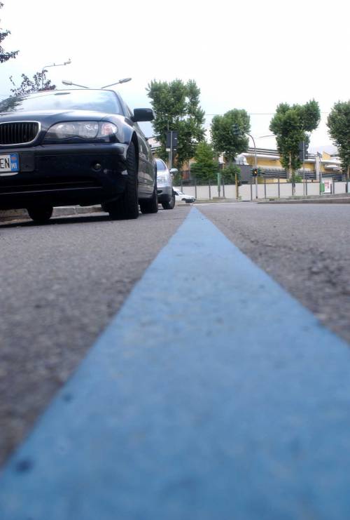 A Milano non si potrà più parcheggiare sulle strisce blu: ecco il nuovo limite a 2 ore