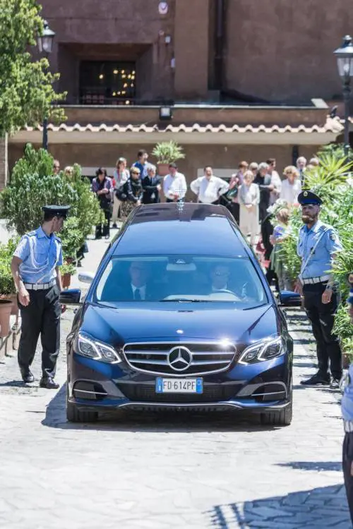 Roma, i funerali della stilista Laura Biagiotti, la "regina del cachemire"