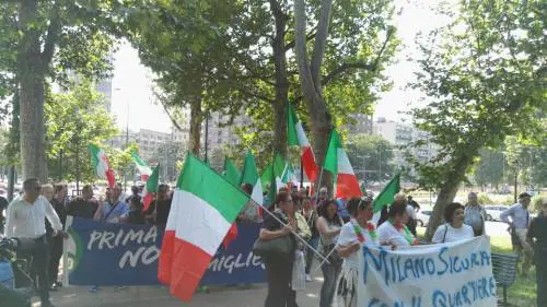 Milano, corteo contro l'accoglienza