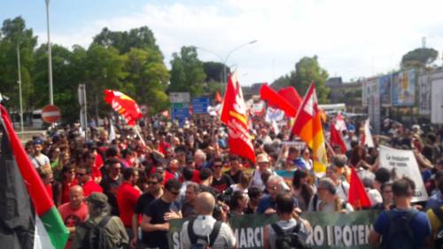 Genova, Casapound sfida gli "antifa" e apre la sede in piazza Alimonda