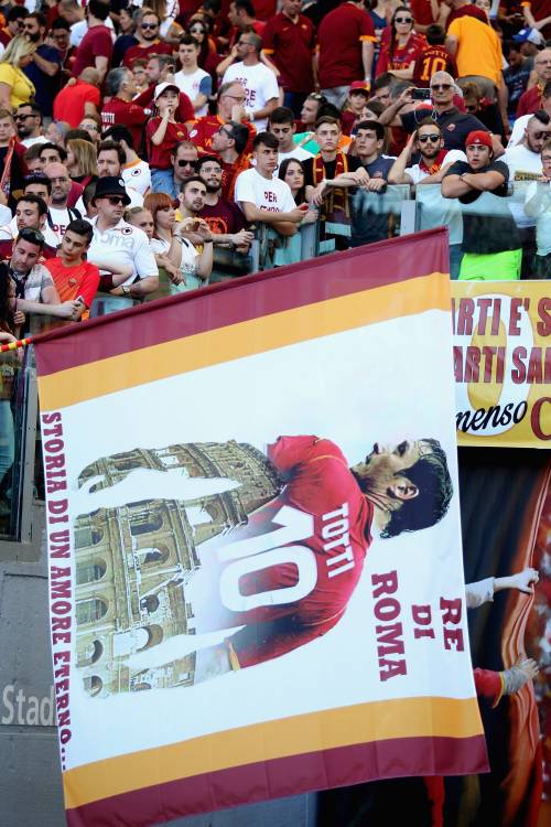 Stadio Olimpico gremito per l'ultima partita di Francesco Totti