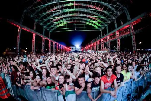 Col sole ecco le arene estive Cinema e concerti all'aperto