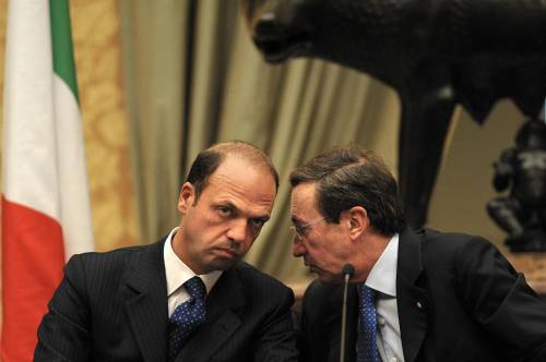 Fini rischia la galera. Alfano rischia l'estinzione
