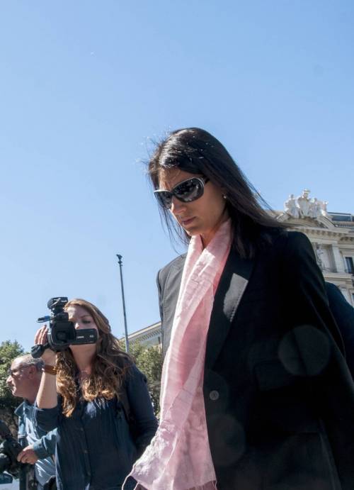 Roma, Virginia Raggi ci riprova: "Chiudiamo i campi rom"