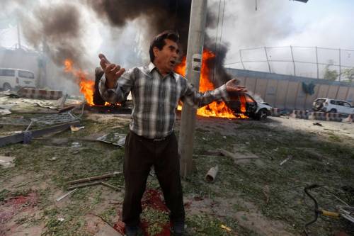 Afghanistan, autobomba a Kabul nel quartiere delle ambasciate