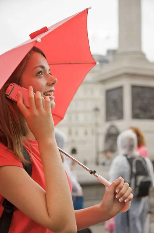 Roaming, l'accusa a Tim e Vodafone: all'estero si paga ancora