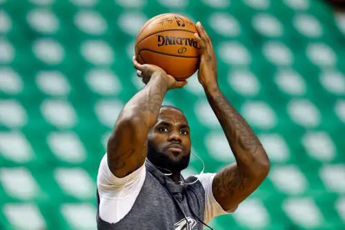 Adesso Los Angeles ha un re Lebron ha detto sì ai Lakers