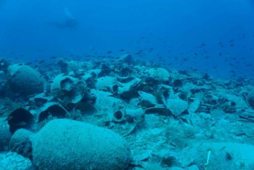 Riaffiora dal mare l'antico porto greco di Delo