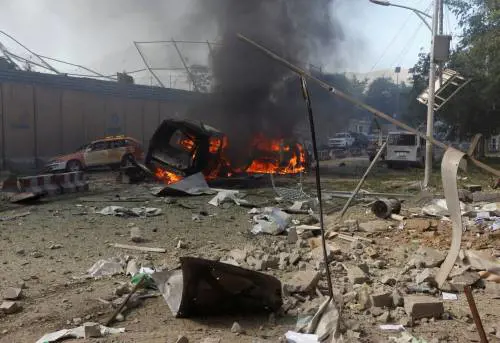 Afghanistan, attacchi kamikaze in due moschee: 32 morti a Kabul