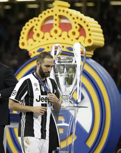 Il fratello di Higuain attacca: "De Laurentiis? Non ha lo stile di Agnelli"