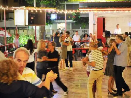 L'ultima sfida dei Casadei: "Il liscio insegnato a scuola"