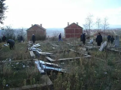 Croci spezzate: Kosovo in balia del radicalismo