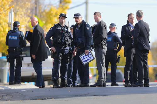 Melbourne, immigrato semina panico e morte. L'Isis rivendica: "È un nostro soldato"