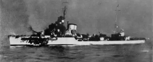 L'Artigliere gravemente danneggiato durante la battaglia di Capo Passero del 12 ottobre 1940