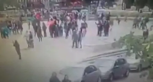 Parigi, sparatoria a Notre Dame: il momento dell'attacco