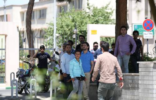Teheran sotto attacco: terroristi asserragliati in parlamento