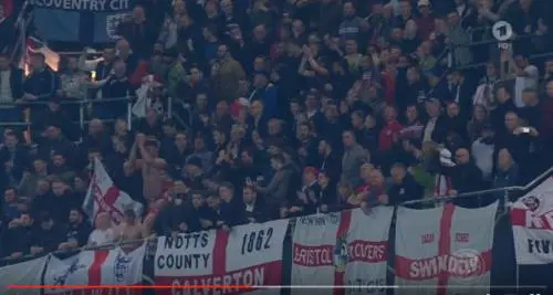 Saluti nazisti allo stadio, tifosi inglesi banditi a vita