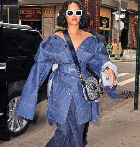 Rihanna zittisce tutte le malelingue che l'accusano di essere ingrassata