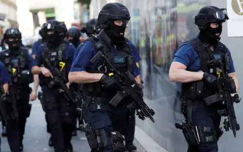 Isis, economia e Brexit Così le urne cambiano l'agenda della premier