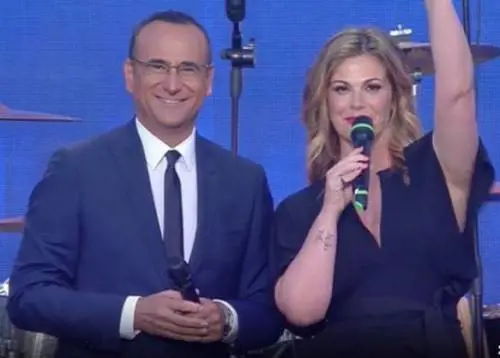 Wind Music Awards, anche la fanpage di Carlo Conti difende la Incontrada