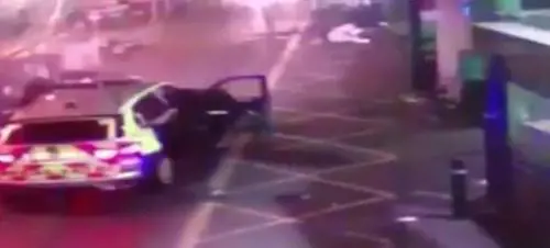Londra, le immagini dell'attacco: la polizia abbatte i jihadisti
