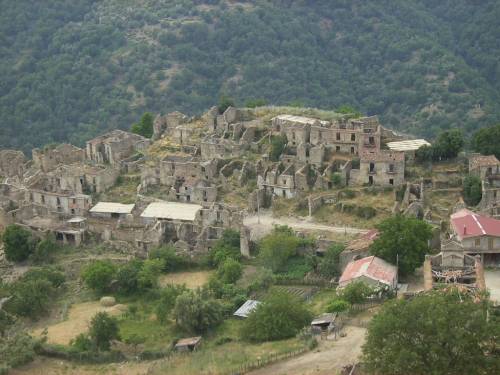 Rovine e ritorni. Quel che resta dell'Italia in via d'abbandono