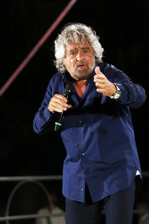 Grillo non è medico. Ora basta pagliacciate