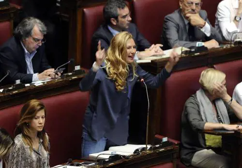 Scoppia il caso Biancofiore: è suo l'emendamento killer