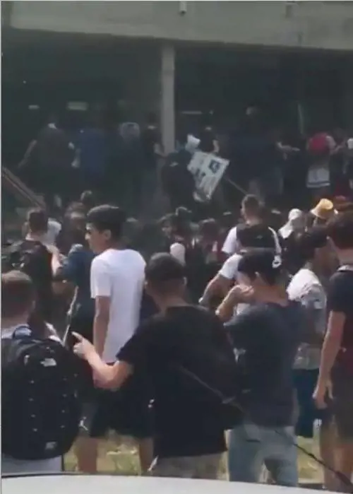 Pavia, battaglia l'ultimo giorno di scuola tra studenti di istituti "rivali"