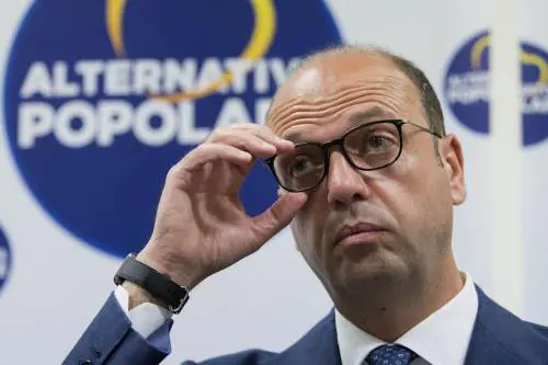 Manovra, alfaniani avvisano il Pd: "Così è difficile votarla"