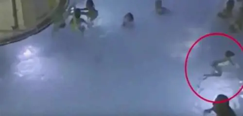 Helsinki, il bambino rischia di annegare e nessuno lo aiuta