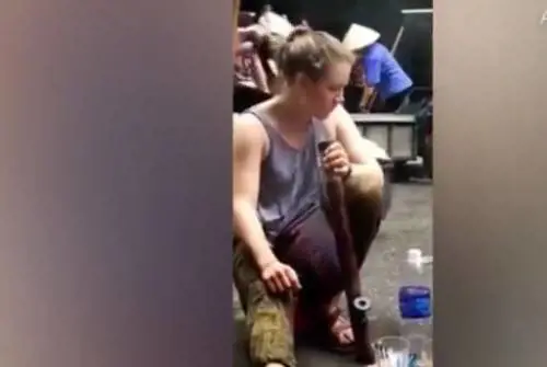 Vietnam, turista fuma "tabacco selvaggio" ma sviene 