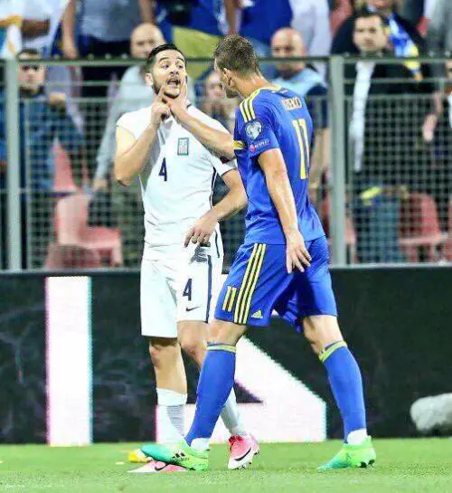 Manolas-Dzeko, alle mani dopo Bosnia-Grecia. Il difensore: "Sembrava una guerra"