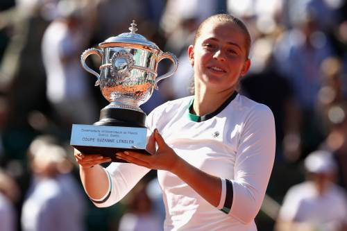 Roland Garros, Ostapenko nella storia: Halep ko e primo Slam a 20 anni