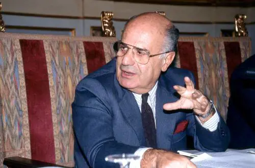 Mammì accese le tv in Italia e fu crocifisso dagli anti Cav