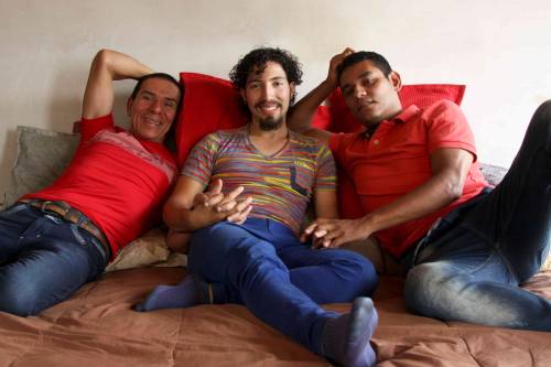 Colombia, nasce la prima famiglia poliamorosa: matrimonio tra 3 uomini
