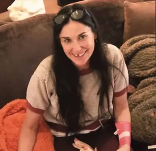 Il racconto choc di Demi Moore. "Ho perso i denti per lo stress"