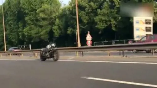 Francia, il mistero della moto senza pilota